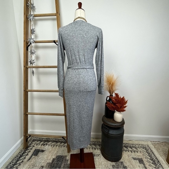TopShop Long Sleeve Belted Sweater Dress. Gray Size 10 - Picture 6 of 10